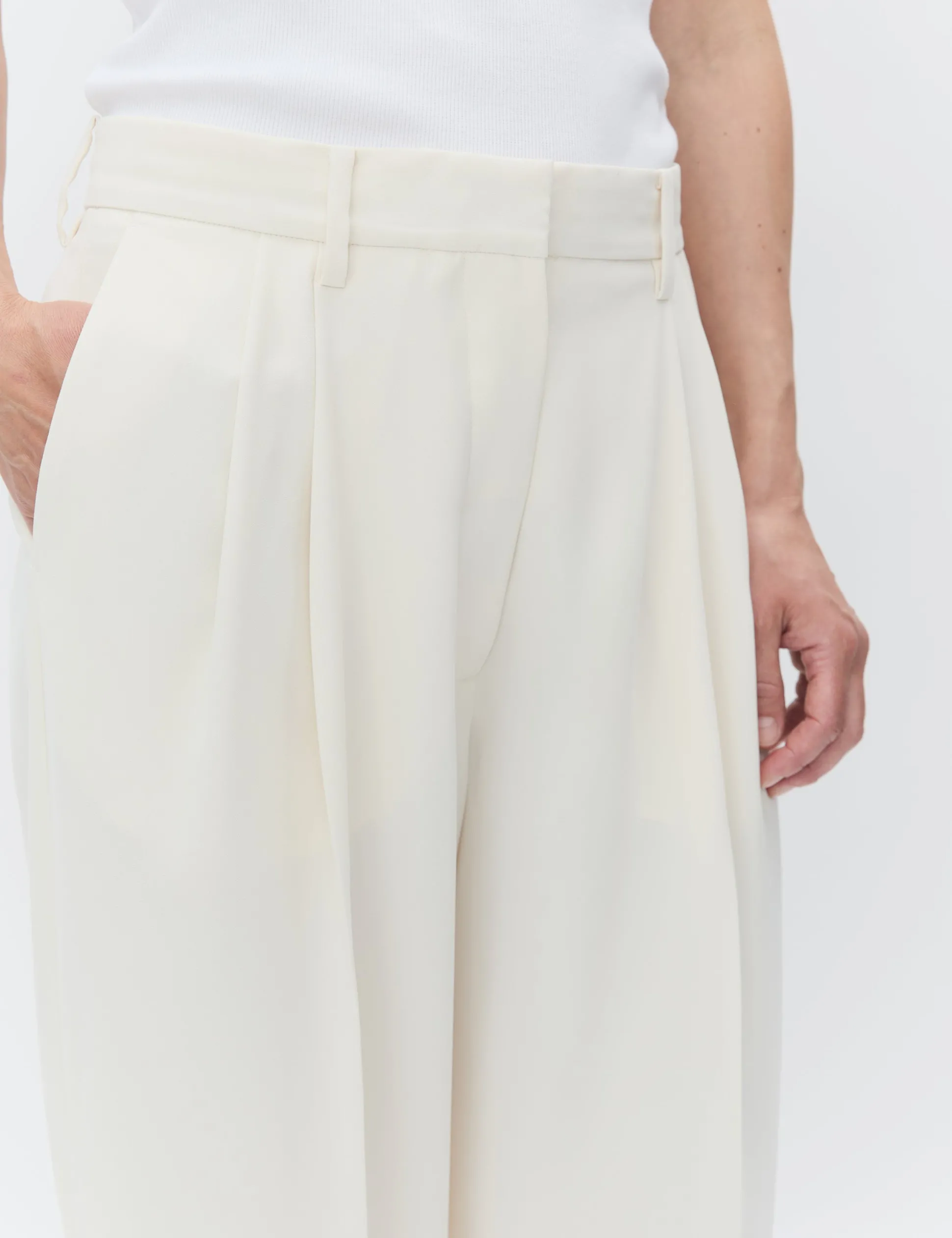 Enzo - Classic Gabardine - Ivory Shade