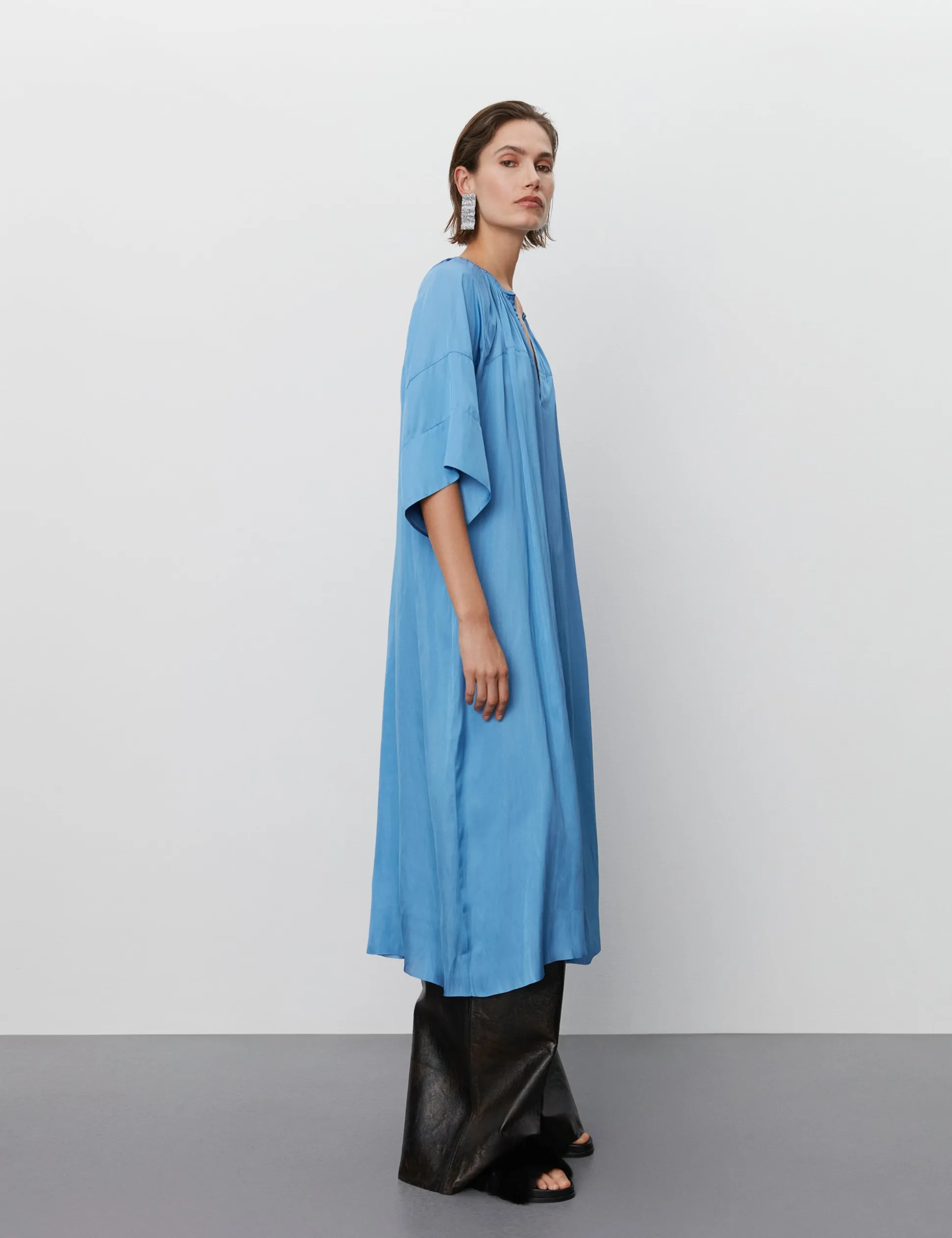 Jaden - Modern Drape RD - SILVER LAKE BLUE